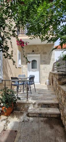 Το πετρινο σπιτι