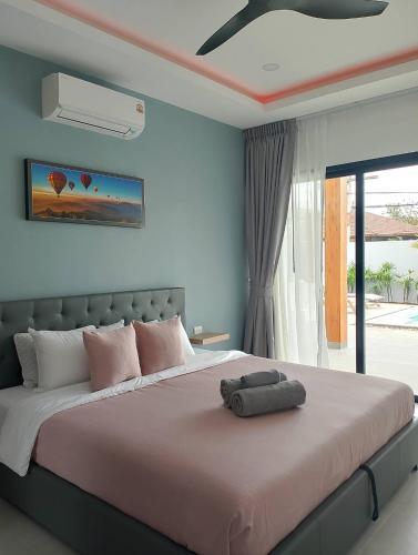 Ένα ή περισσότερα κρεβάτια σε δωμάτιο στο Emilie Villas