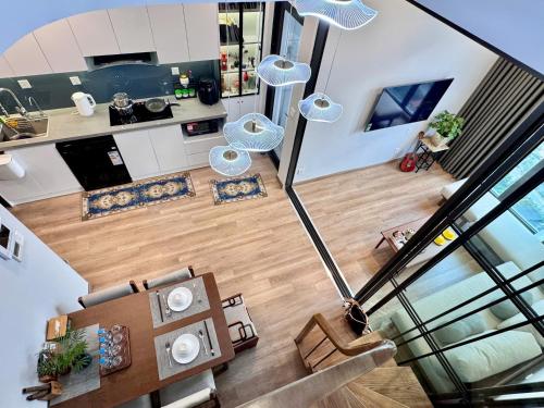 an overhead view of a living room and kitchen in a house at Ecopark Duplex Homestay by QMP in HÆ°ng YÃªn