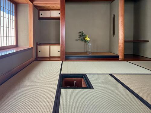 a room with a void in the middle of the floor at Misaki Guesthouse in Kofu