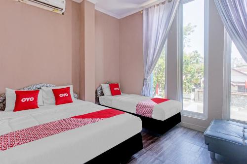 Ένα ή περισσότερα κρεβάτια σε δωμάτιο στο Dancenter Hotel Pelangi