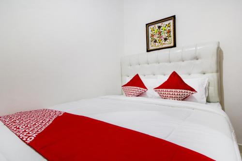 Ένα ή περισσότερα κρεβάτια σε δωμάτιο στο Dancenter Hotel Legundi