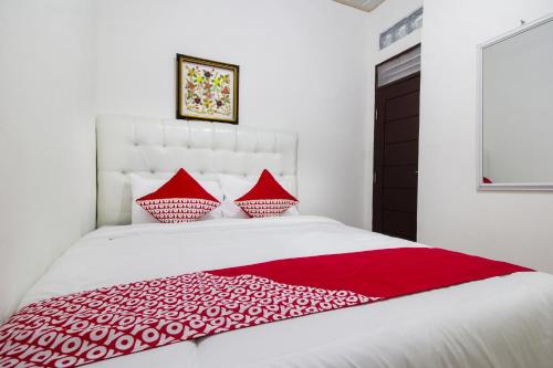 Ένα ή περισσότερα κρεβάτια σε δωμάτιο στο Dancenter Hotel Legundi