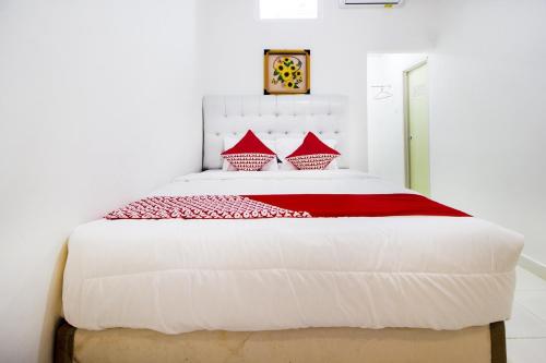 Ένα ή περισσότερα κρεβάτια σε δωμάτιο στο Dancenter Hotel Legundi