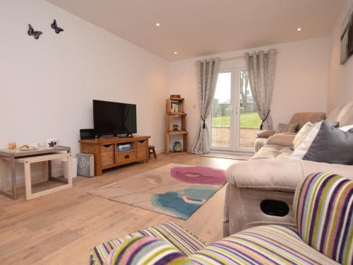 Μια τηλεόραση ή/και κέντρο ψυχαγωγίας στο 4 Bed in Northam 53701