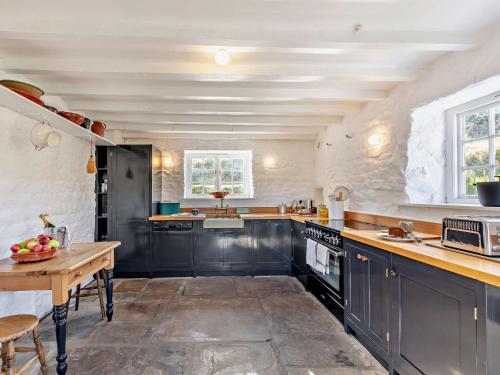 Kuchyň nebo kuchyňský kout v ubytování 4 Bed in Middleham G0008