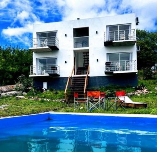 Πισίνα στο ή κοντά στο La Cumbre Apartamentos