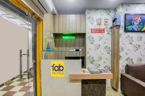 Dapur atau dapur kecil di FabHotel Royal Rose Residency