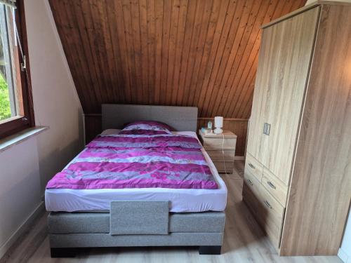 Ένα ή περισσότερα κρεβάτια σε δωμάτιο στο Ferienhaus mit Meerblick