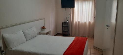Ένα ή περισσότερα κρεβάτια σε δωμάτιο στο Eswatini Guest House, Manzini