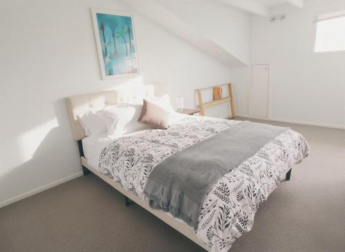 Gallery image of 4-Bed 3-Bath Sunny Holiday House in Whangaparaoa in Whangaparaoa