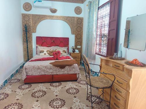 Postel nebo postele na pokoji v ubytování Riad Derb El Aarsa