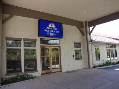 an entrance to a best value inn and suites at The Miramar Inn in Half Moon Bay