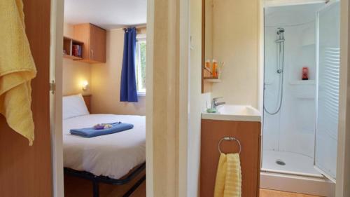 Koupelna v ubytování Eurocamp mobilhomes at Brioni Sunny Campsite