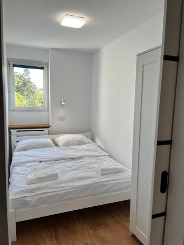 Ένα ή περισσότερα κρεβάτια σε δωμάτιο στο Apartament Matejki