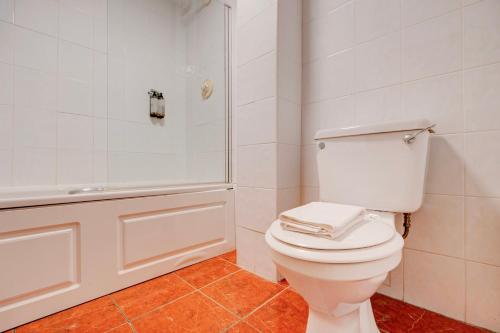 Bilik mandi di Liverpool Aigburth Hotel By Belvilla