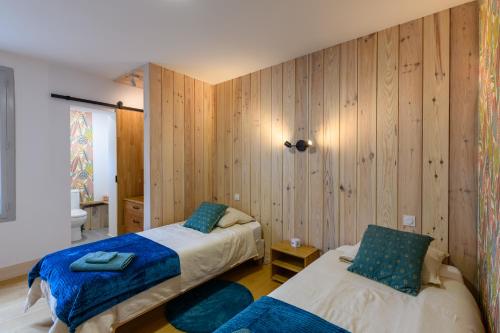 Ένα ή περισσότερα κρεβάτια σε δωμάτιο στο Le Chalet du sanctuaire vue sur le Gave de Pau