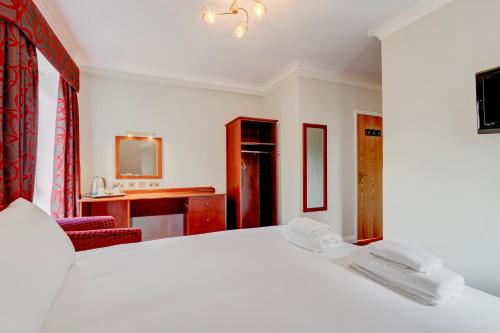 Katil atau katil-katil dalam bilik di Liverpool Aigburth Hotel By Belvilla