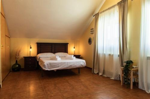 Postel nebo postele na pokoji v ubytování Chalet con piscina a un paso de Segovia