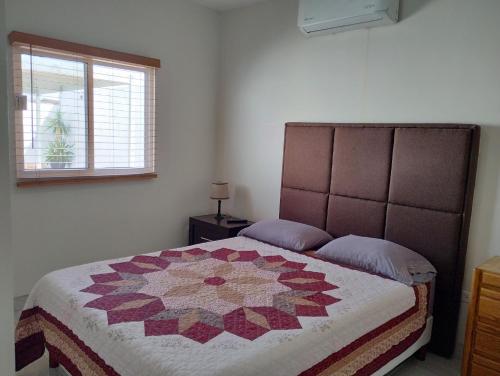 Postel nebo postele na pokoji v ubytování LITTLE SHELL