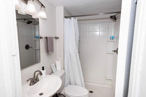 Ένα μπάνιο στο Slow Pace Beach Living - Pool - Steps from Beach