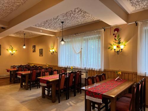 Restaurace v ubytování Dom Wypoczynkowy Podhalanka