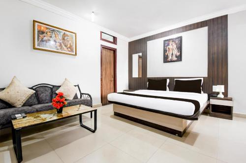 Hotel O Raipur Railway Station Formerly Hotel Okasuにあるベッド