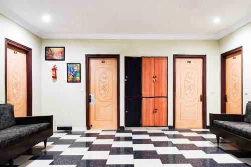 Hotel O Raipur Railway Station Formerly Hotel Okasuにあるシーティングエリア