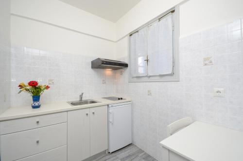 A bathroom at Soula Naxos
