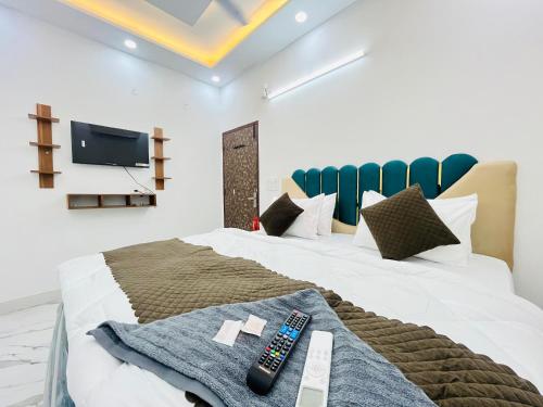 Ein Bett oder Betten in einem Zimmer der Unterkunft Scropio In Dashrathpuri