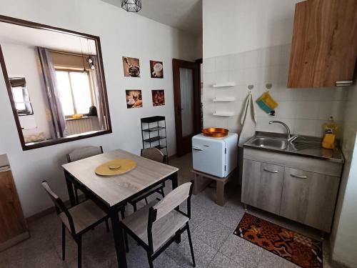 a small kitchen with a table and a sink at Chez Sonny intero appartamento in Urbiano