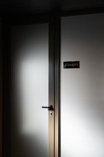 a door with a sign that says miracles on it at Ayres de Calafate in El Calafate