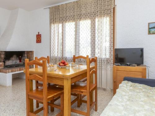 Μια τηλεόραση ή/και κέντρο ψυχαγωγίας στο Holiday Home Balaguer by Interhome