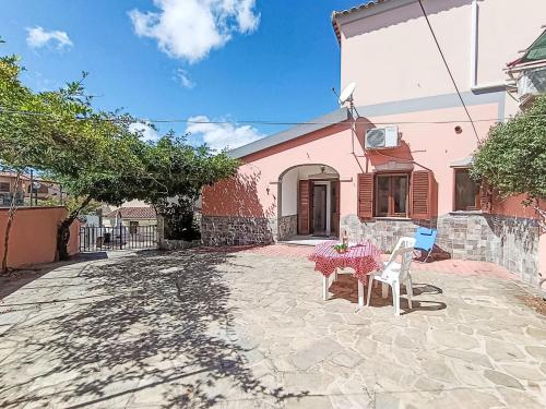 a table and chairs in front of a house at Apartment Resi by Interhome in Tanaunella