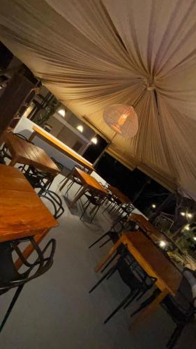 En restaurant eller et andet spisested på Pousada Jardim das Bromélias