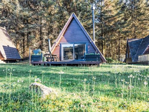 Zahrada ubytování Chalet Pine Needle Lodge by Interhome