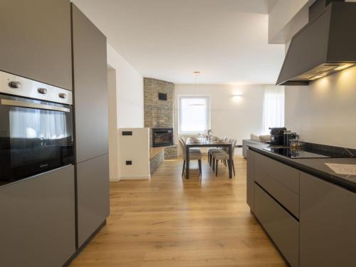 Kuchyň nebo kuchyňský kout v ubytování Holiday Home Civico 16 Garden Home by Interhome