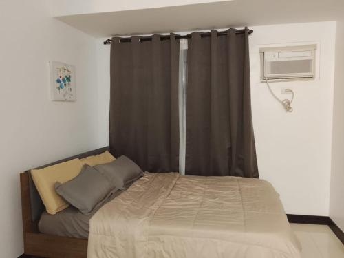 Postel nebo postele na pokoji v ubytování S Tower SYNC Residences