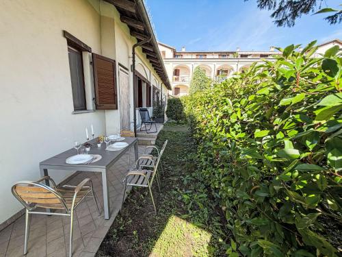 Κήπος έξω από το Holiday Home La Rocca by Interhome