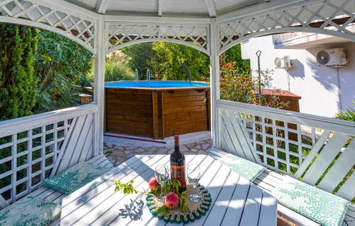 Awesome Home In Malinska With Wifi