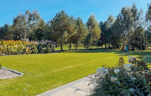 Κήπος έξω από το Nice Home In Nowa Wies Ostródzka