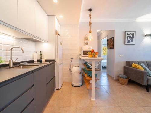 Kuchyň nebo kuchyňský kout v ubytování Apartment Cala Pi House by Interhome