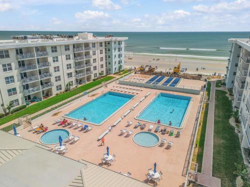 Kolam renang di atau dekat dengan Beautiful 1bd 1ba Condo in New Smyrna Beach