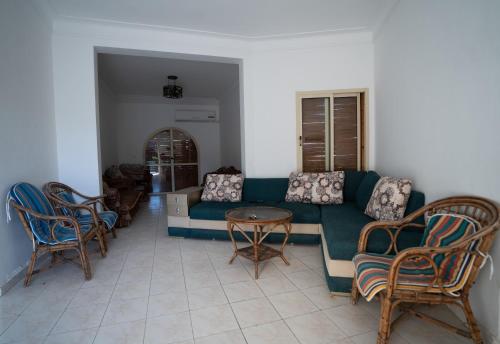 Χώρος καθιστικού στο A stand-alone, 2-bedroom chalet designed for privacy and relaxation