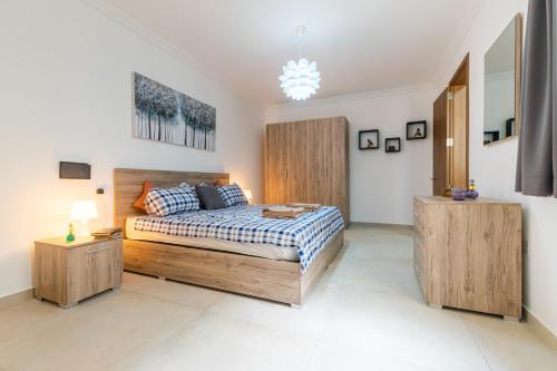 Postel nebo postele na pokoji v ubytování Spacious Brand New Apartment 3 Bdr 2Bth Bugibba