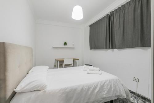Postel nebo postele na pokoji v ubytování Cityscape Las Palmas Rooms