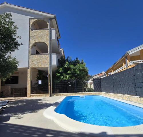 Πισίνα στο ή κοντά στο Holiday Home Jakasa