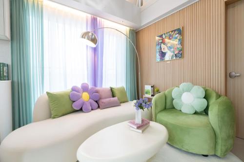 Posezení v ubytování 5 minutes on foot from Hongdae, 8 people, double floor sky view, late check-out, PS5, kids welcome, free parking, luggage storage