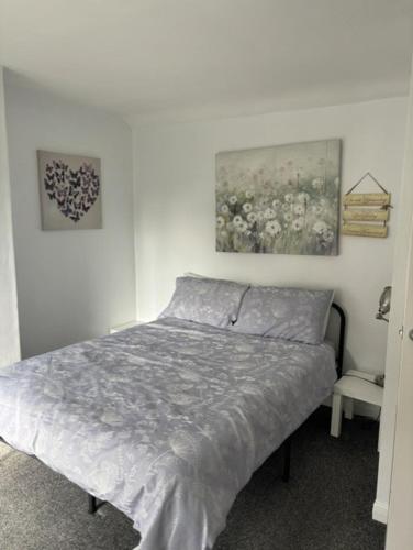 a bedroom with a bed and a painting on the wall at Little Manor in Chesterfield