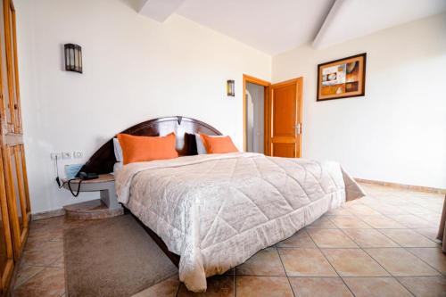 Postel nebo postele na pokoji v ubytování Intouriste Hôtel & Suites